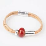 Pulseira em cortiça natural com duas voltas e cerâmica laranja, contas redondas e tubo prateado - Image 2